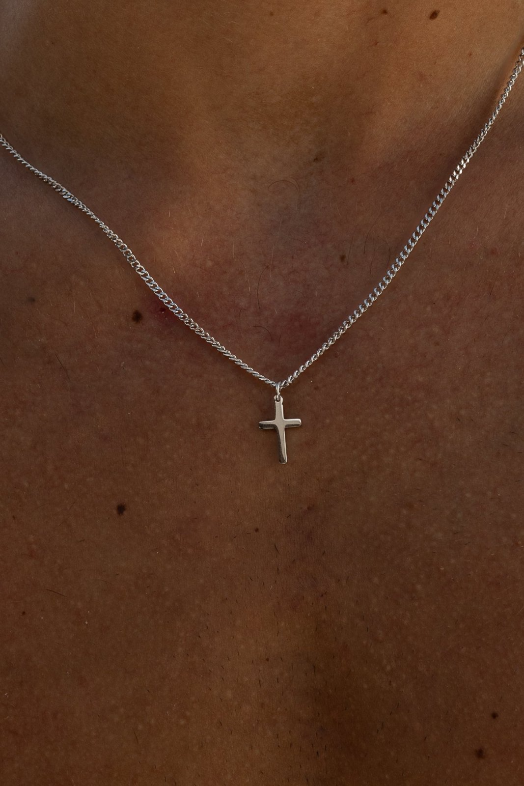 BASIC CROSS NECKLACE | GOLD