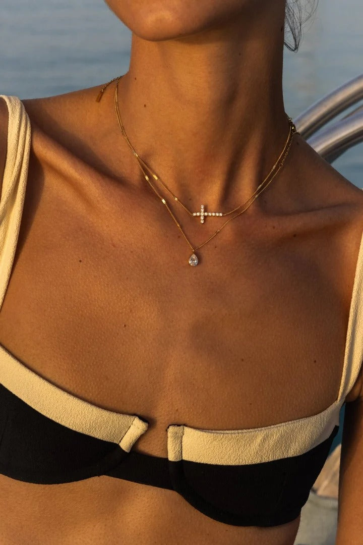 WOMAN | CROSS NECKLACE | GOLD