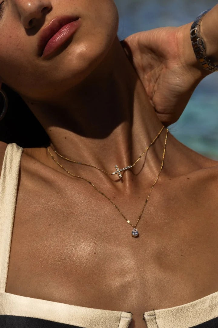 WOMAN | CROSS NECKLACE | GOLD