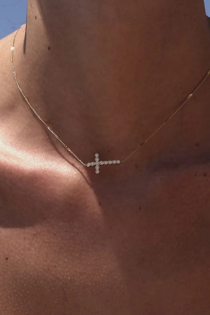 WOMAN | CROSS NECKLACE | GOLD